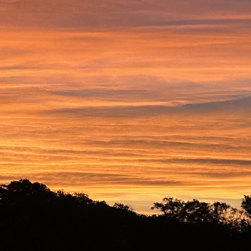 朝焼けエール、原付の背に