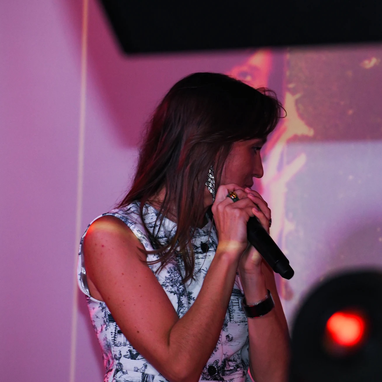 Одна в темноте 